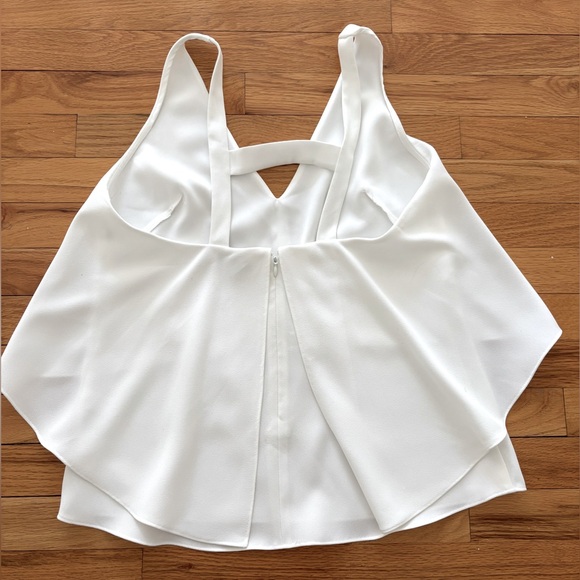 Beautiful top by Intermix. Size L. Color White. NWOT. - Picture 2 of 4